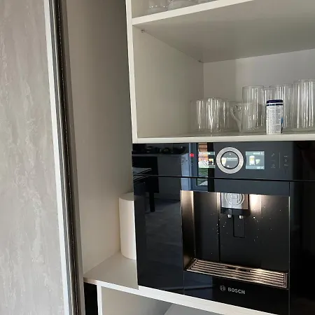 Fabulous Penthouse Lakeview W20 *