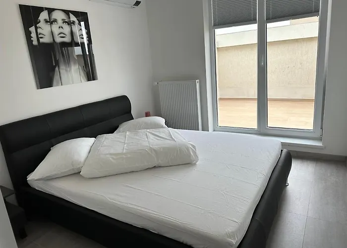 Апартаменты Fabulous Penthouse Lakeview W20 *