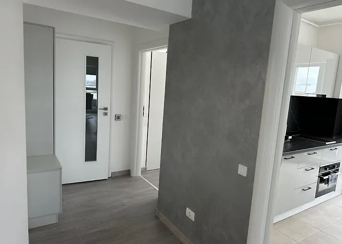 Fabulous Penthouse Lakeview W20 *