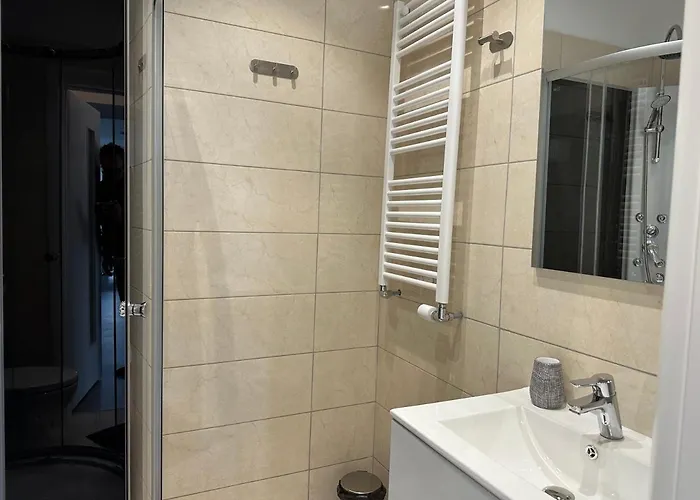 Fabulous Penthouse Lakeview W20 شقة بوخارست