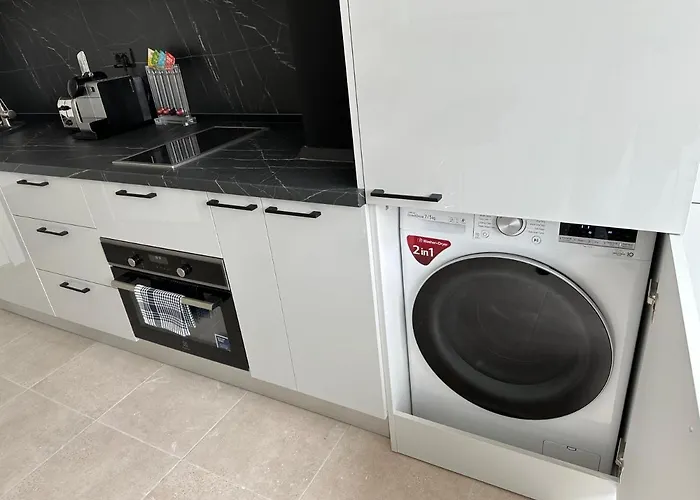 Fabulous Penthouse Lakeview W20 شقة