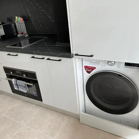 Fabulous Penthouse Lakeview W20 דירה